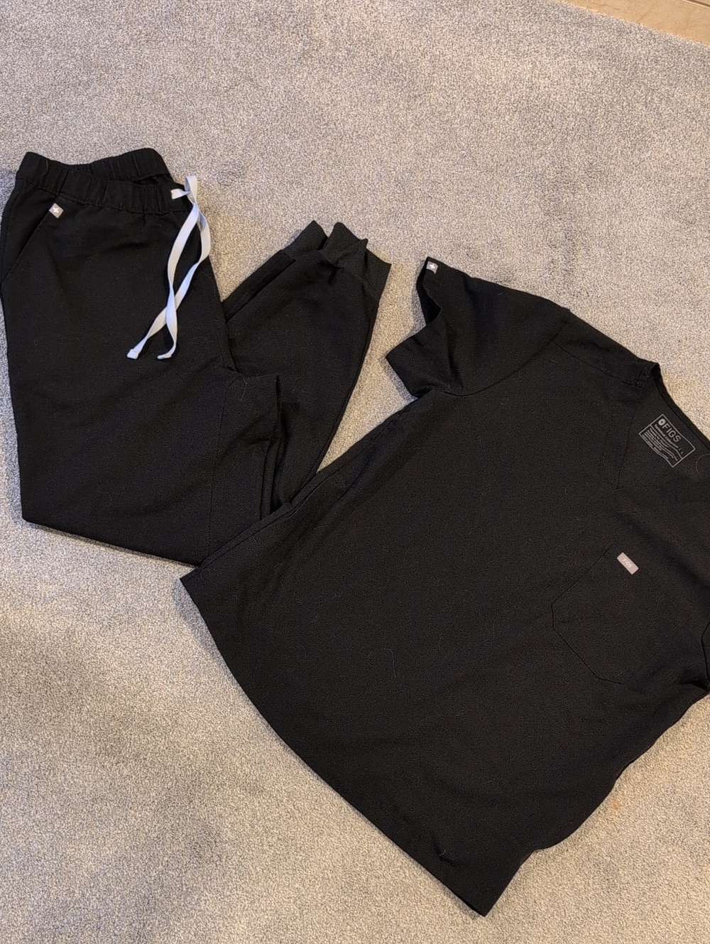 Figs Black Jogger Scrub Set